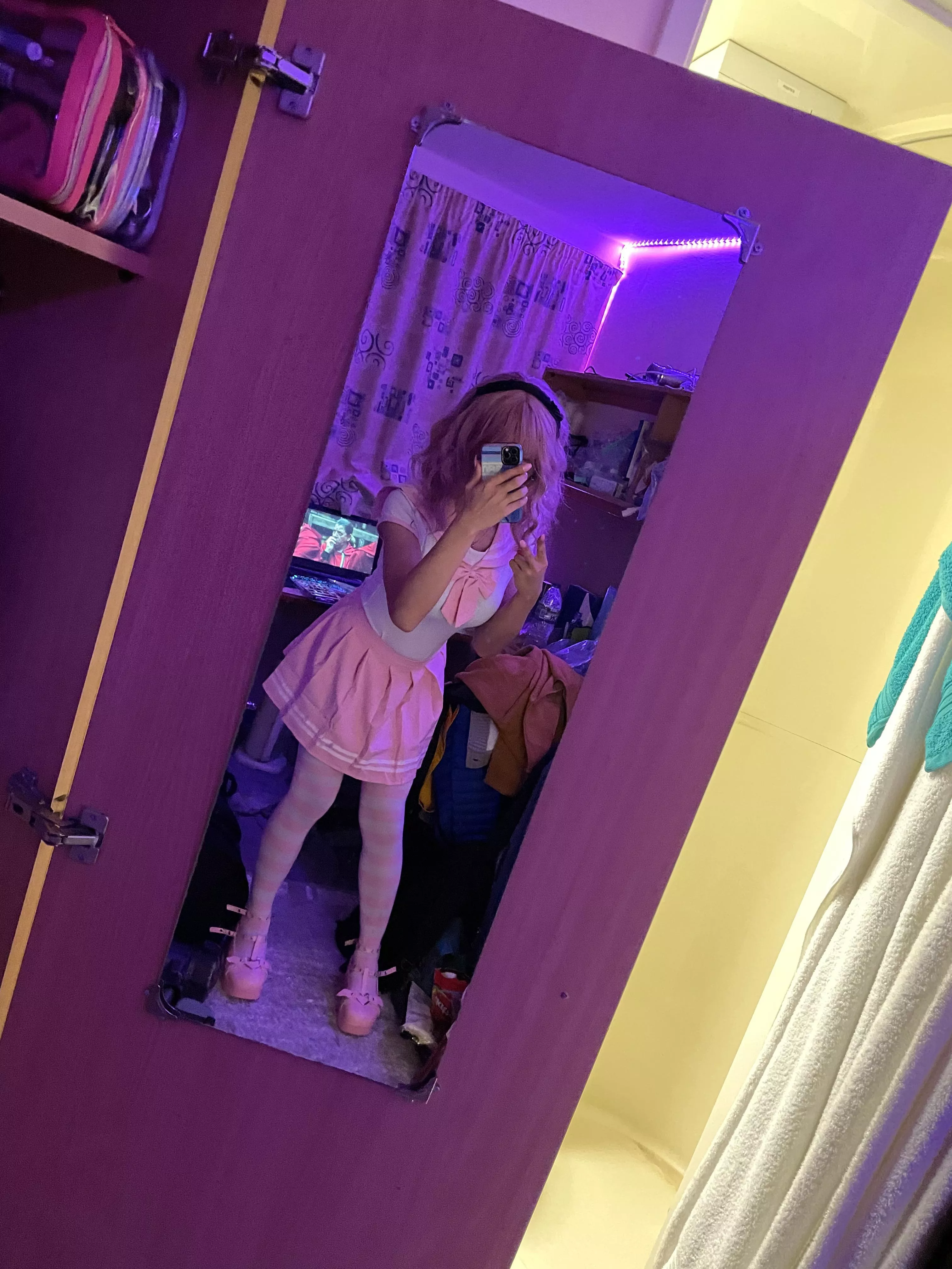 New costume with false nailsss