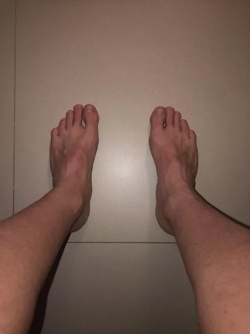 New here. 25 y/o American, looking for feet lovers