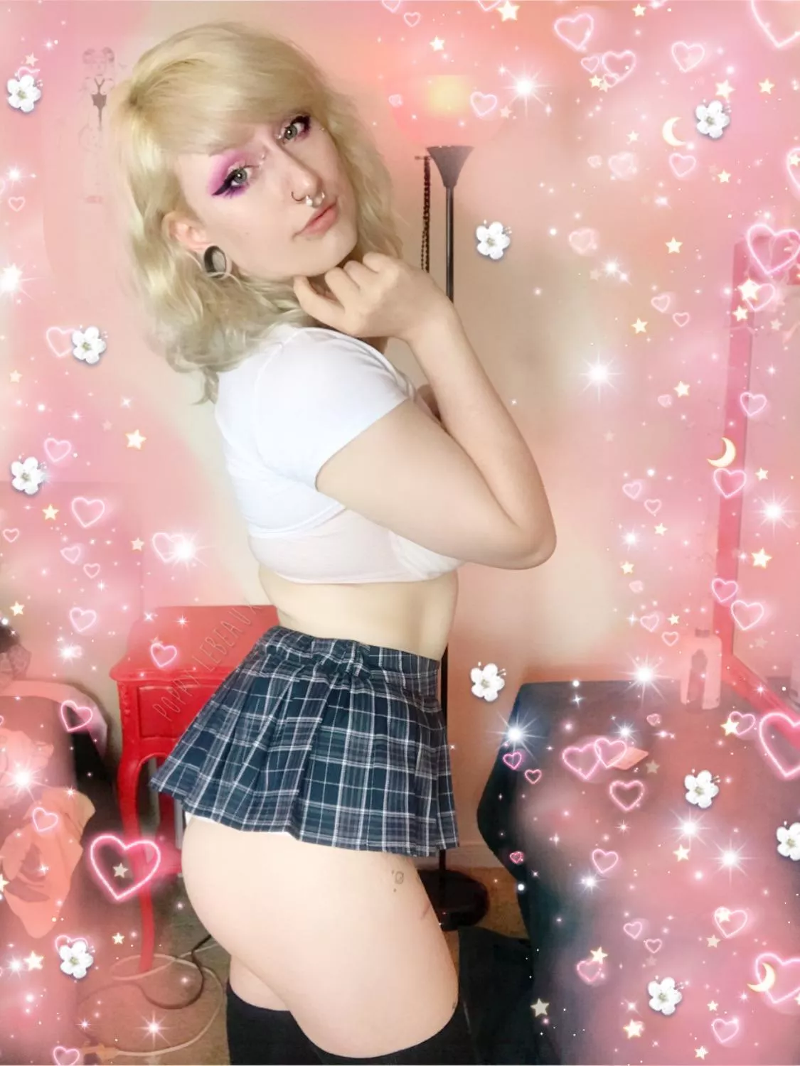 New here but HAI IM POPPY🥰 do you like my uniform? 😋