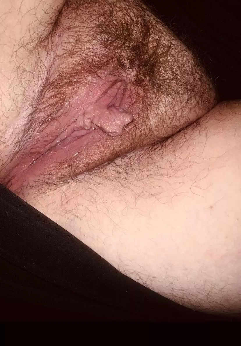 New here 💋First post! Such a soft, fat, hairy wet pussy!! Who wants to open her up ?