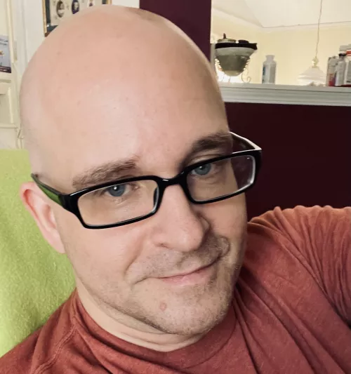 New here. Had a selfie turn out decently so I thought Iād share.