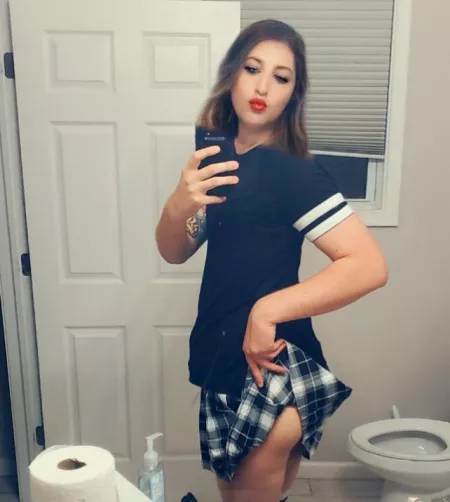 New Here. Saying Hi and taking a peek 😉😘