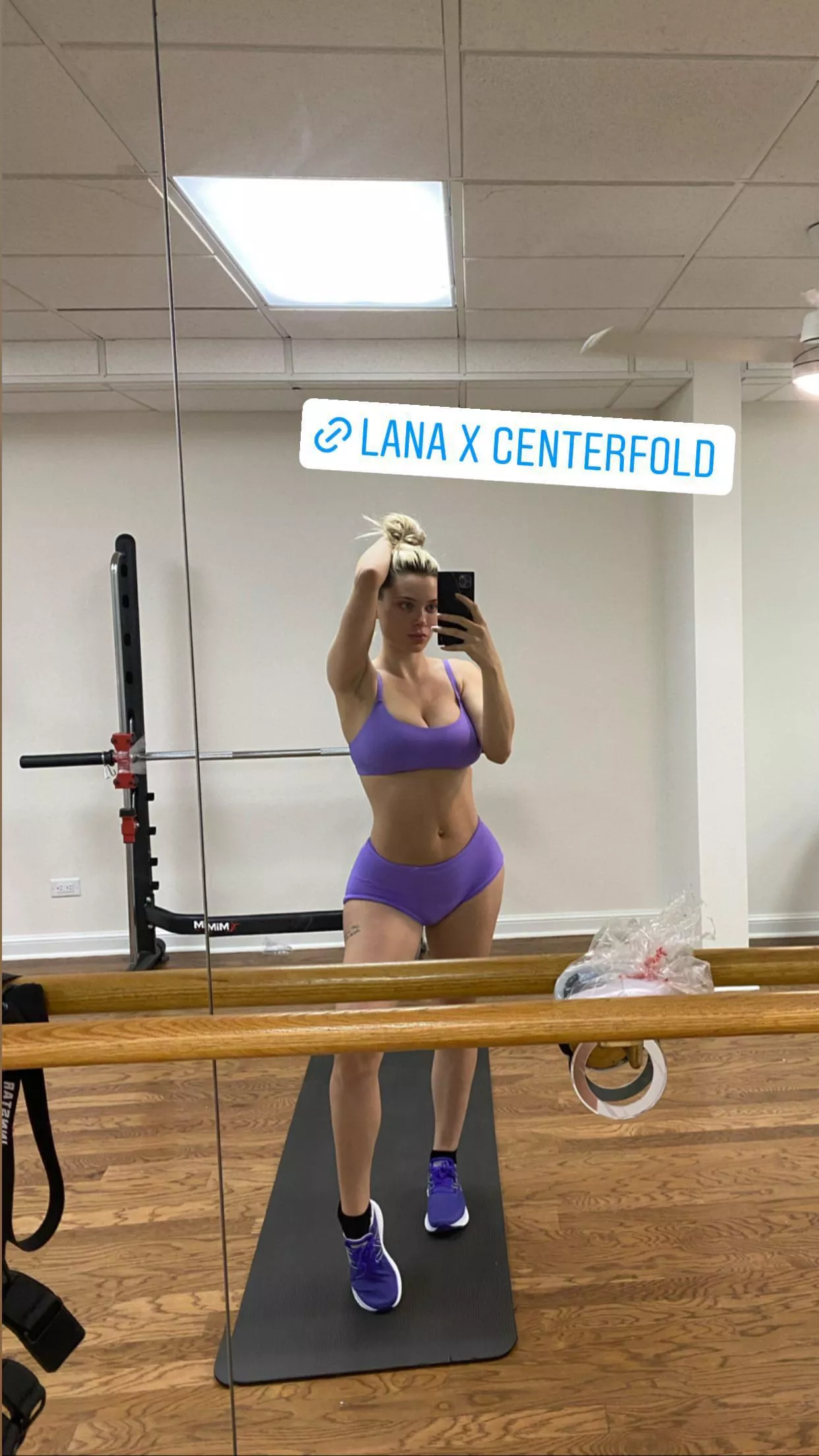 New IG story, she looks bad af 😍