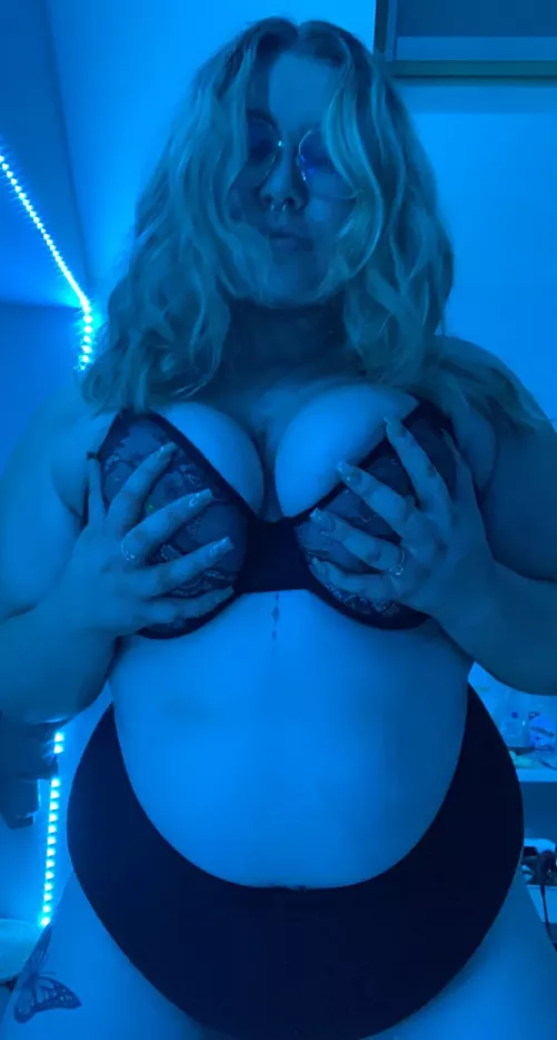 New lace bra for Christmas.. nipple bars are also Christmas themed🎄😉🌶