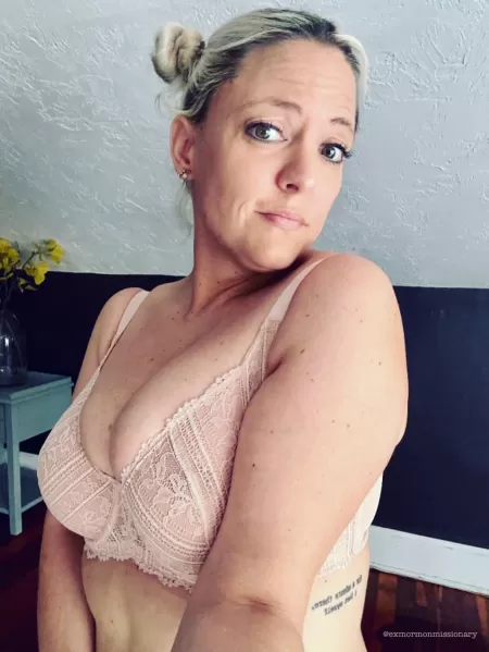 New Lacey girly pink bra! Cuddle session anyone? π π β₯οΈ