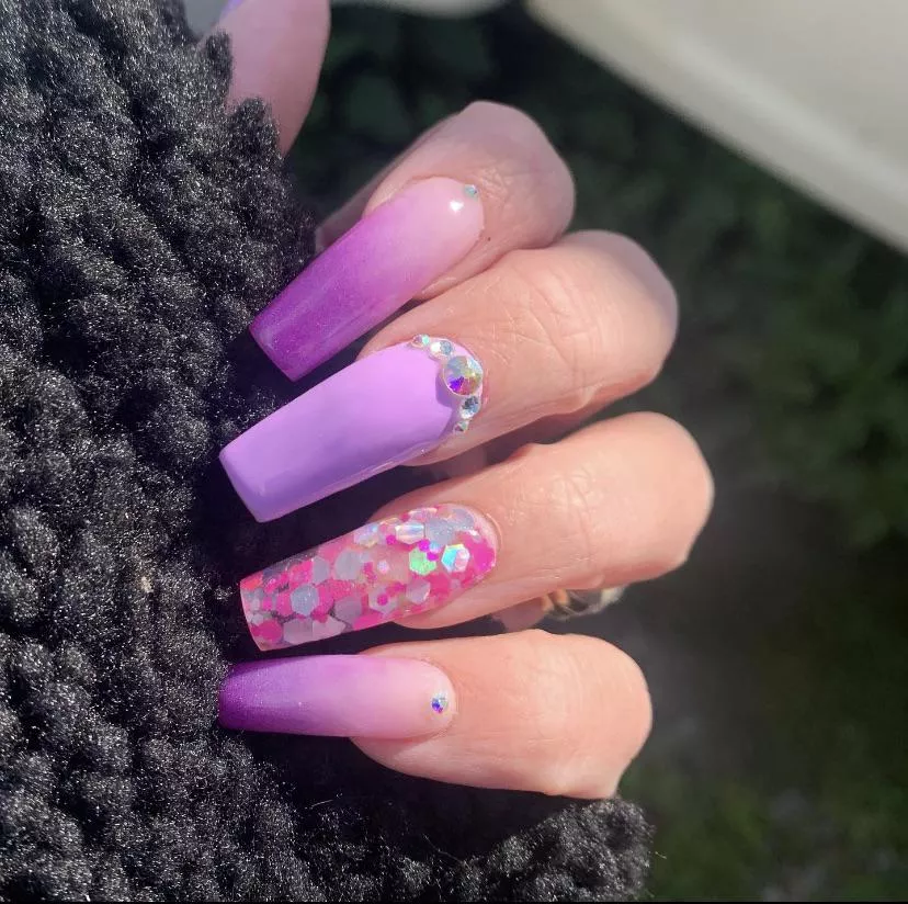 New nails… Do you think they’d look good wrapped around your cock? 💜💕 New nails… Do you think they’d look good wrapped around your cock? 💜💕