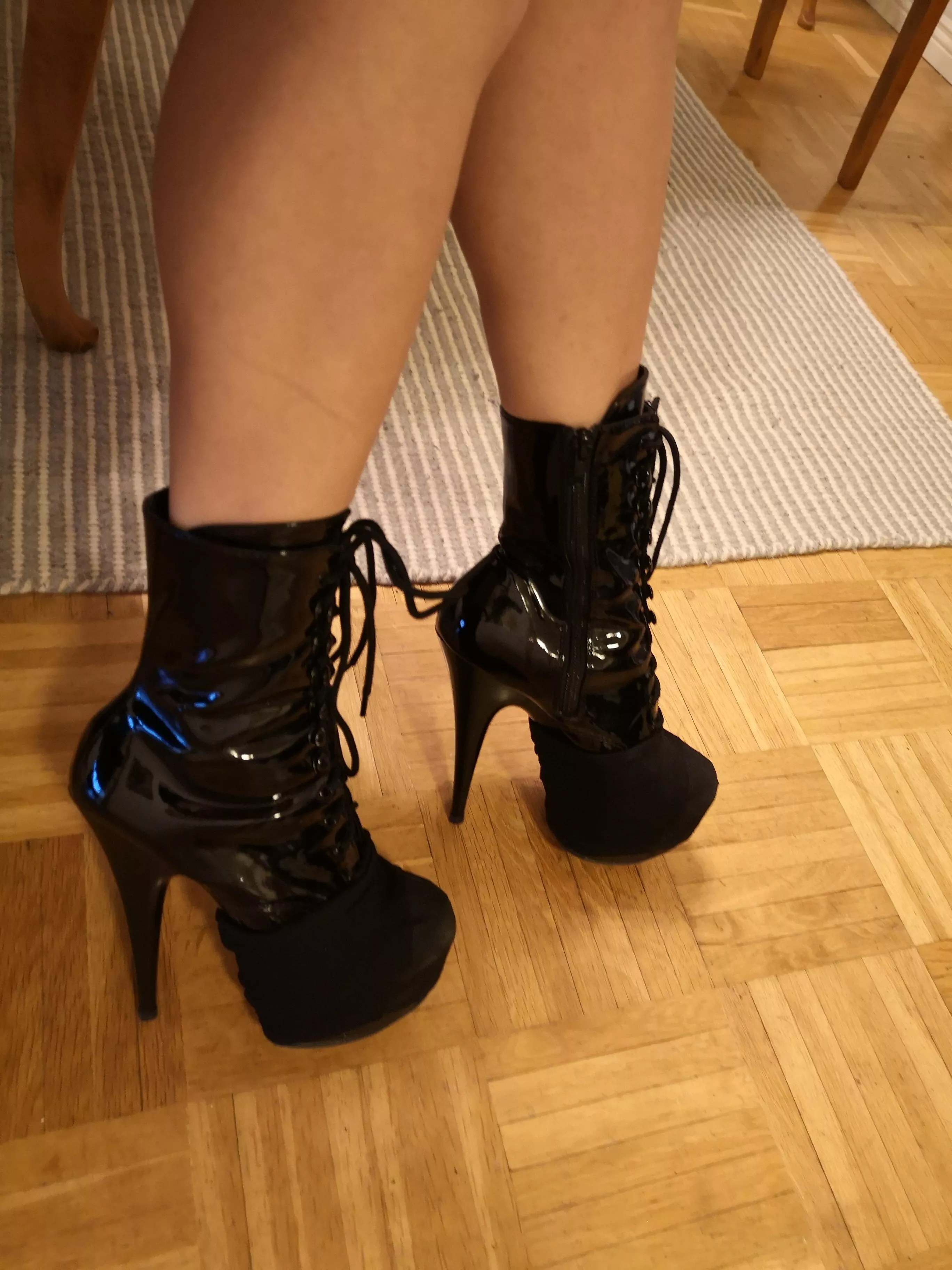 New pleaser shoes !