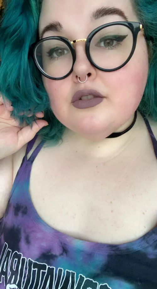 New ring, felt cute 🖤