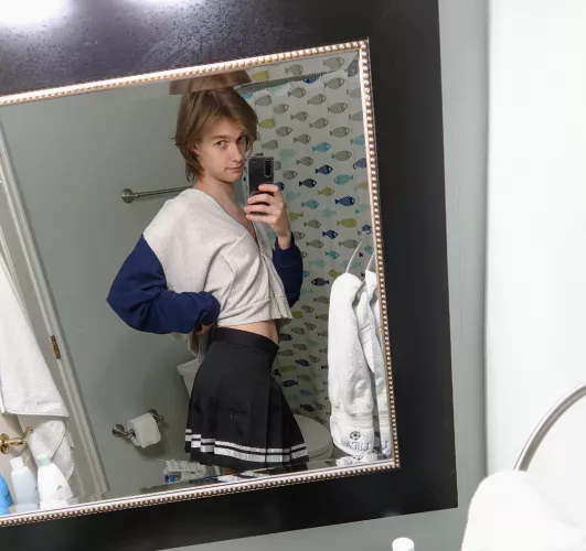 New to exploring my femboy side 🙈 would I look okay in a crop top?