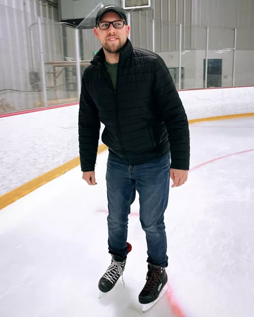 Newb at ice skating 🤓