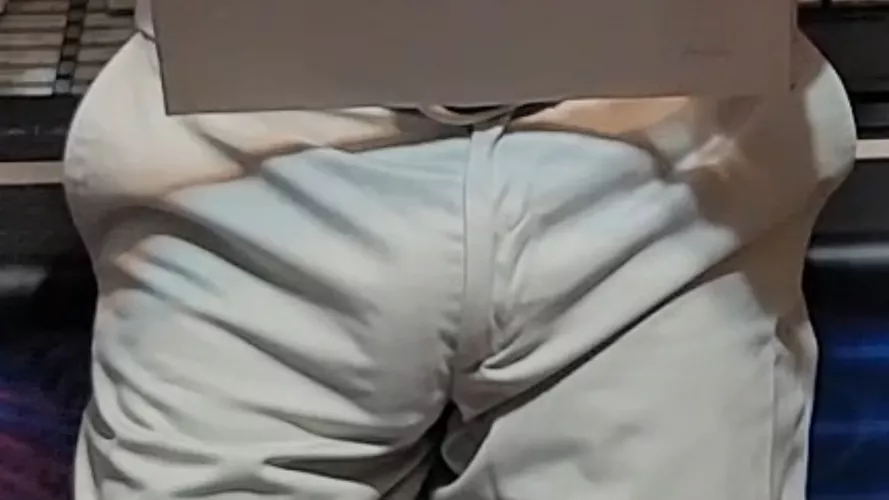 Nice bulge, but is that a cock head or just a wrinkle in the pants? What do you think?