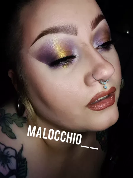 Nice subtle glam for a change. What do we think? 😘