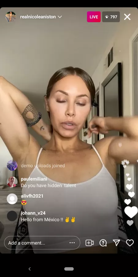 Nicole is live on insta!! 😍😍