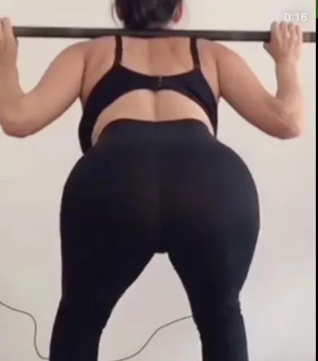 Nikki Bella Arching her Back Showing us her MILF Ass🍑🤤