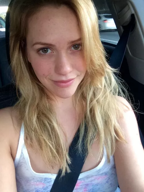 No make-up Mia