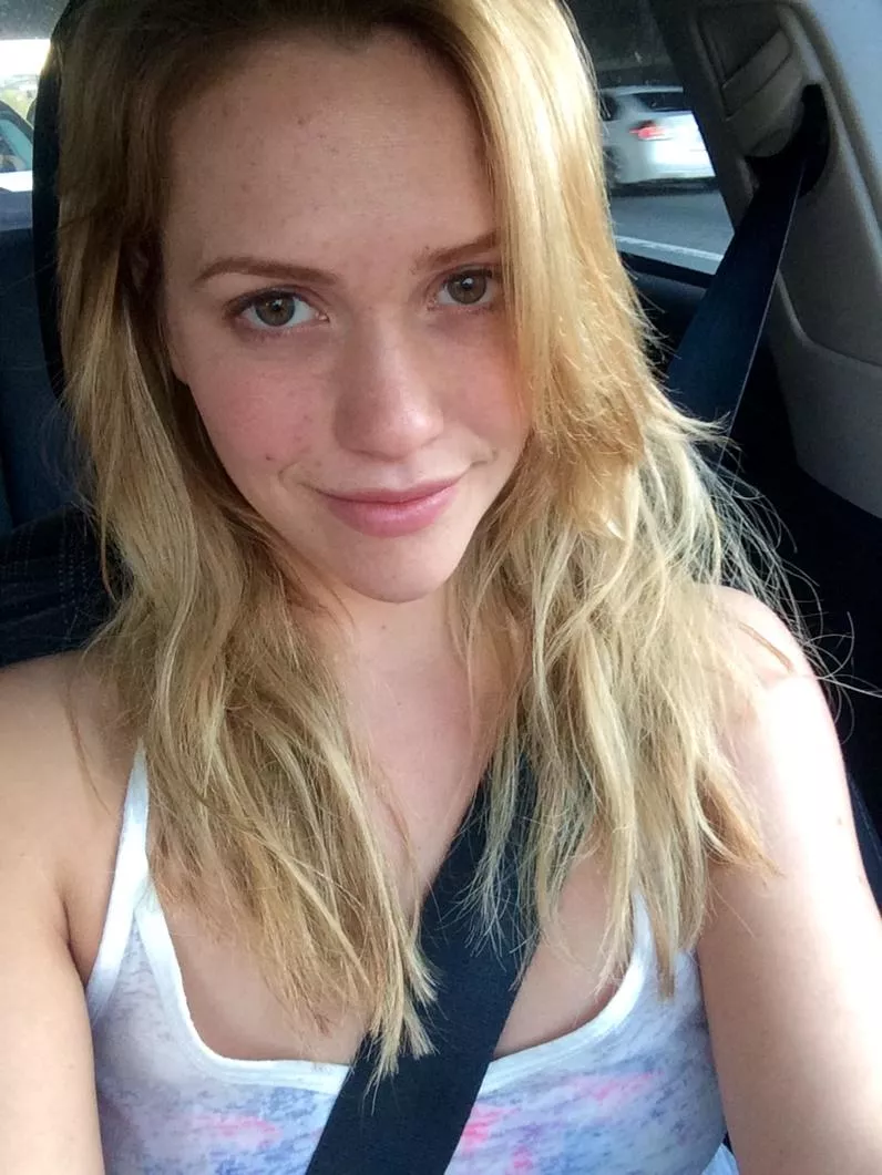 No make-up Mia