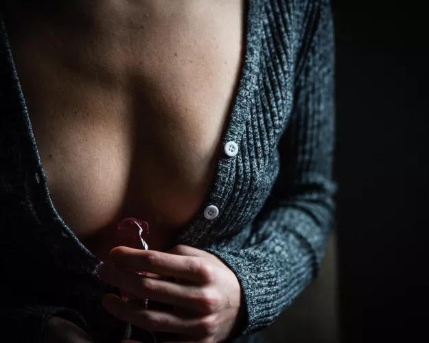 No need to buy me [f]lowers, I have a glass rose 💋