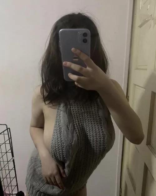 No shirt is big enough to cover them, can I borrow your hands?😳