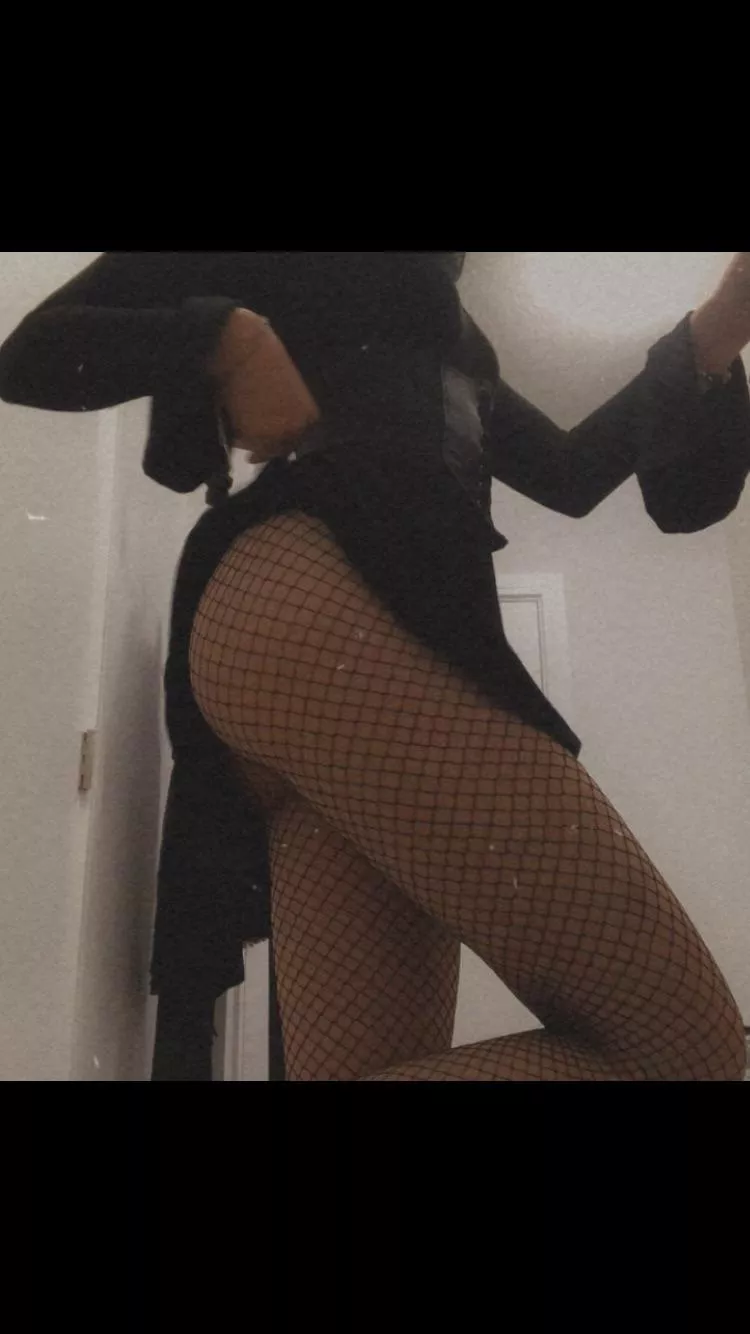 No undies…. Are you a peeking Tom? [BA]