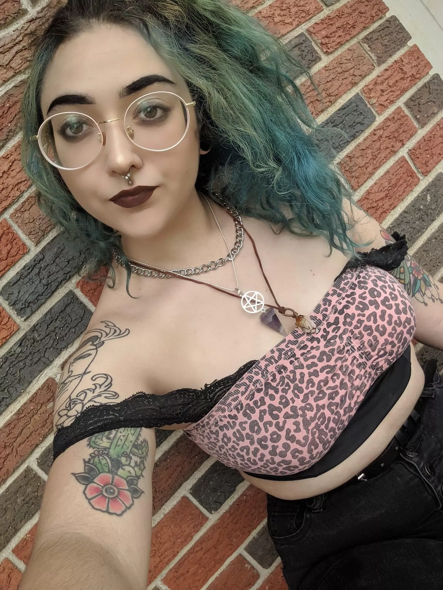 Not a nude, but I got new glasses and wanted to show them off :) a little nervous about them, so no rude comments please ♥️