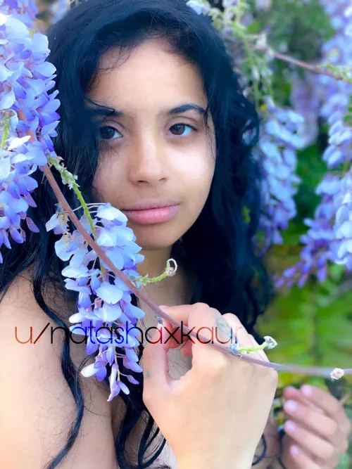 Not as nude as my other posts, but I'd like to be one of your fav Indian Girls after seeing this photo