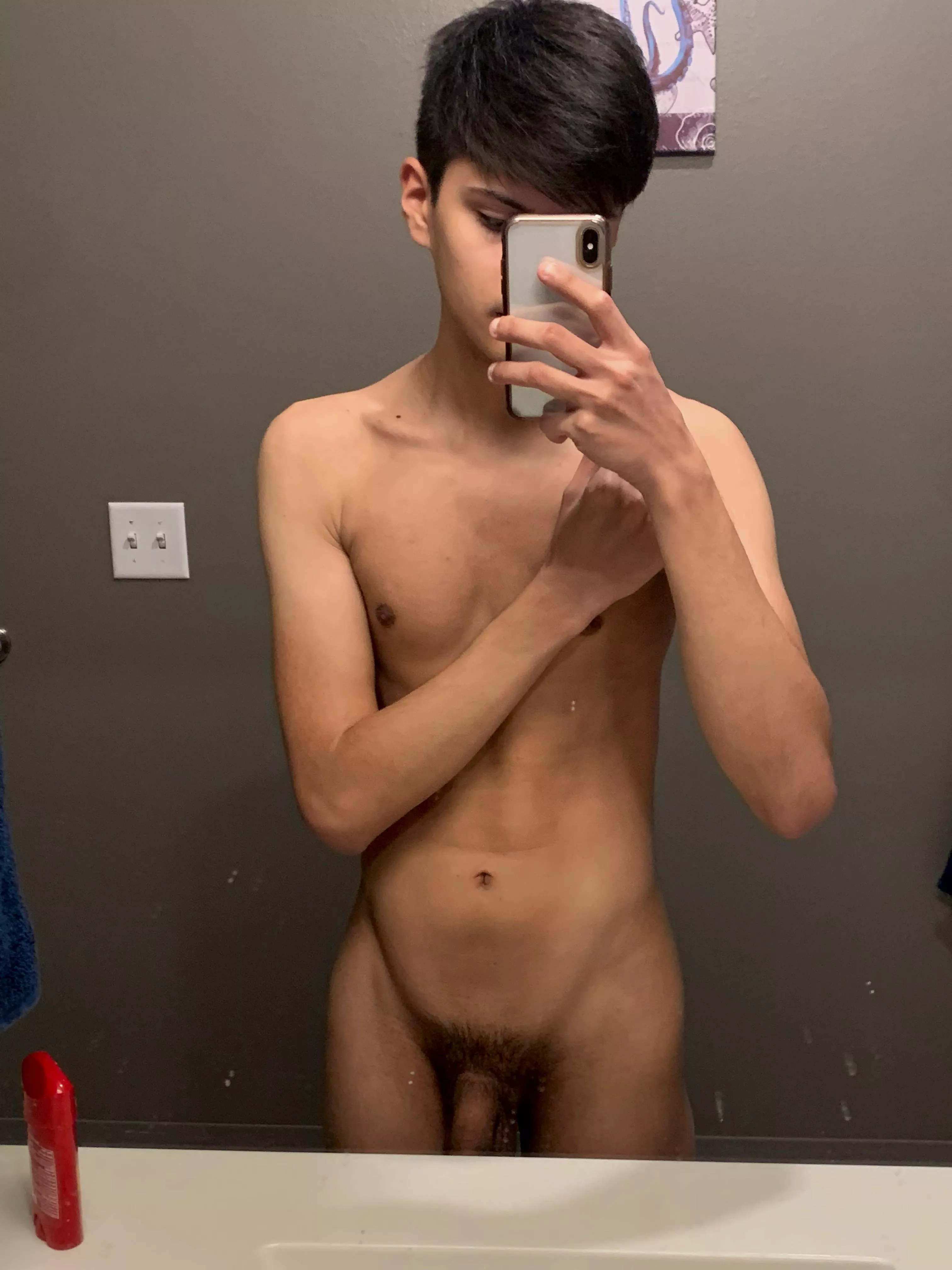 Not my best pic considering I just ate pizza, but at least you can see my v-line