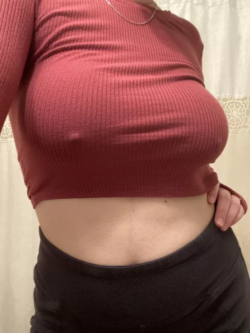 Not sure if this is meant to fit like a crop top…🙈