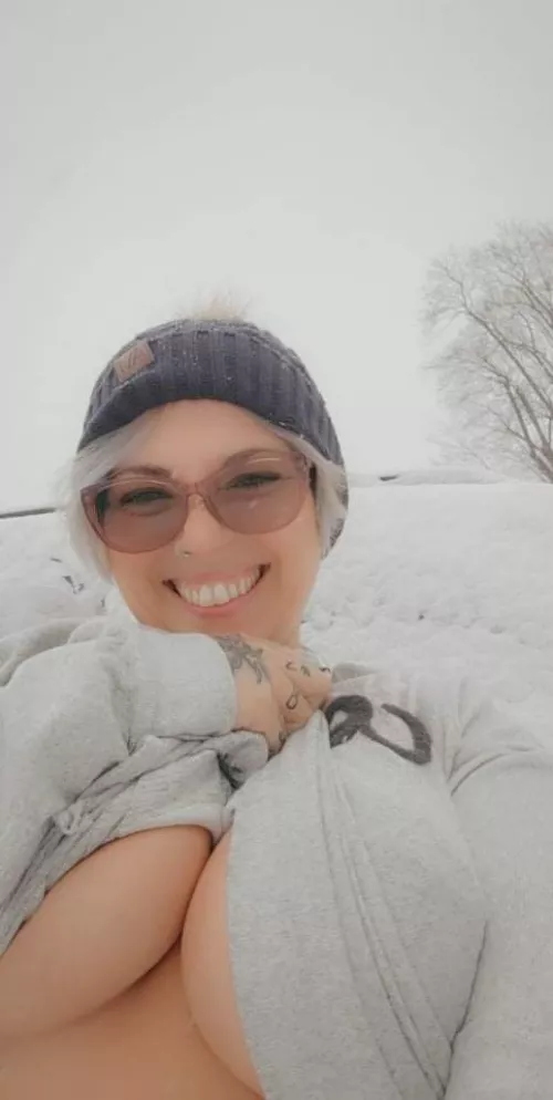 Nothing like frozen underboob