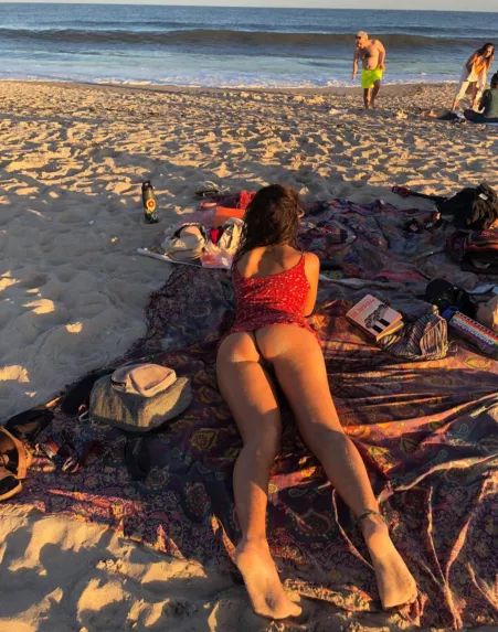 Nothing makes me hornier than being in public, wearing short dresses, no underwear. π