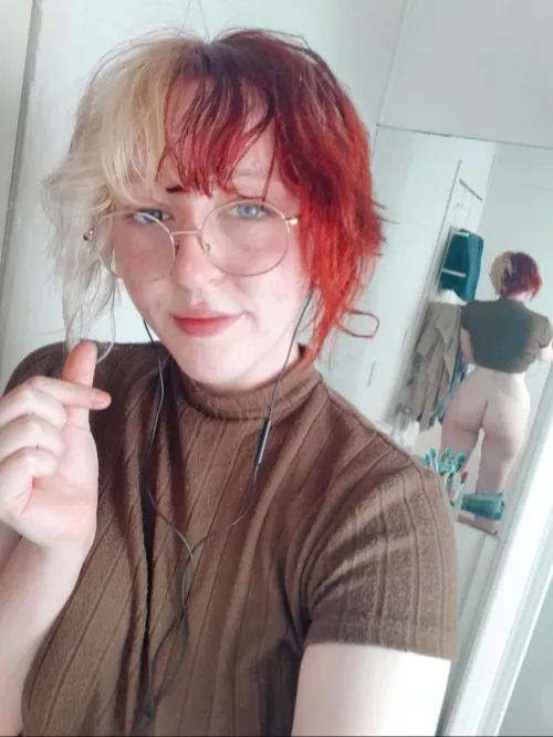 nothing to see here just an innocent photo ♡