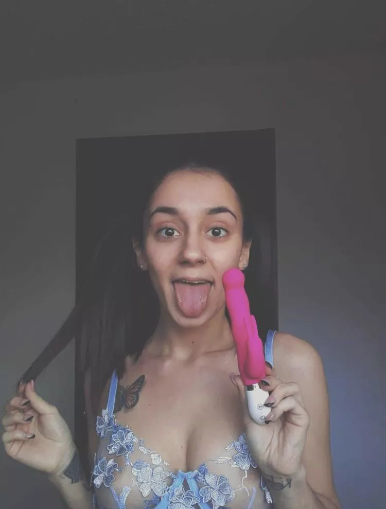 Nothing would make me happier than to use this vibrating dildo on you π Nothing would make me happier than to use this vibrating dildo on you π