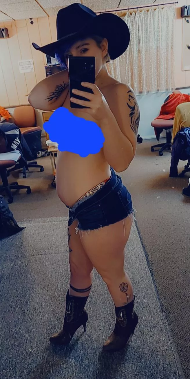 Now offering 40% off! Subscribe to see the forbidden fruits. Custom content. Kink ⛓/fetish 🦵packages available, nudes, titties and a nice ass. Panties for sale. Dick rating available. Sexting & much more!