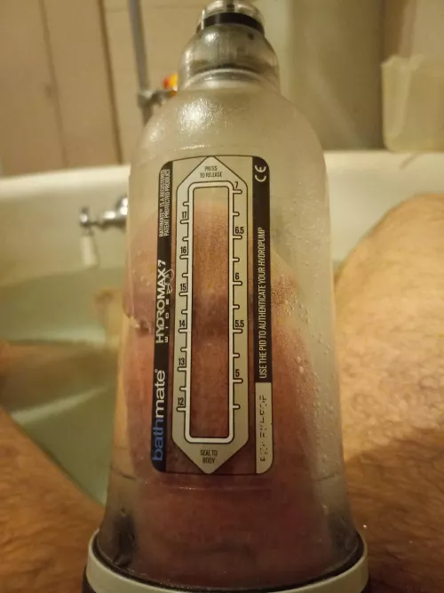 (NSFW) getting in a session with my Bathmates Hydromax 7 wide boy. So far very pleased with the results.