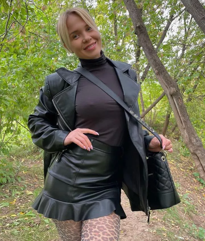 [oc] come and be my submissive slave 💕💕💕💕