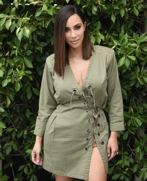 Oh How I’d love to be tied up and wanked off by Kim while all the sisters sit in front and watch😍