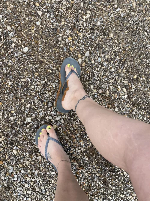 Oh no I stepped in mud, who’s gonna help me clean my feet?