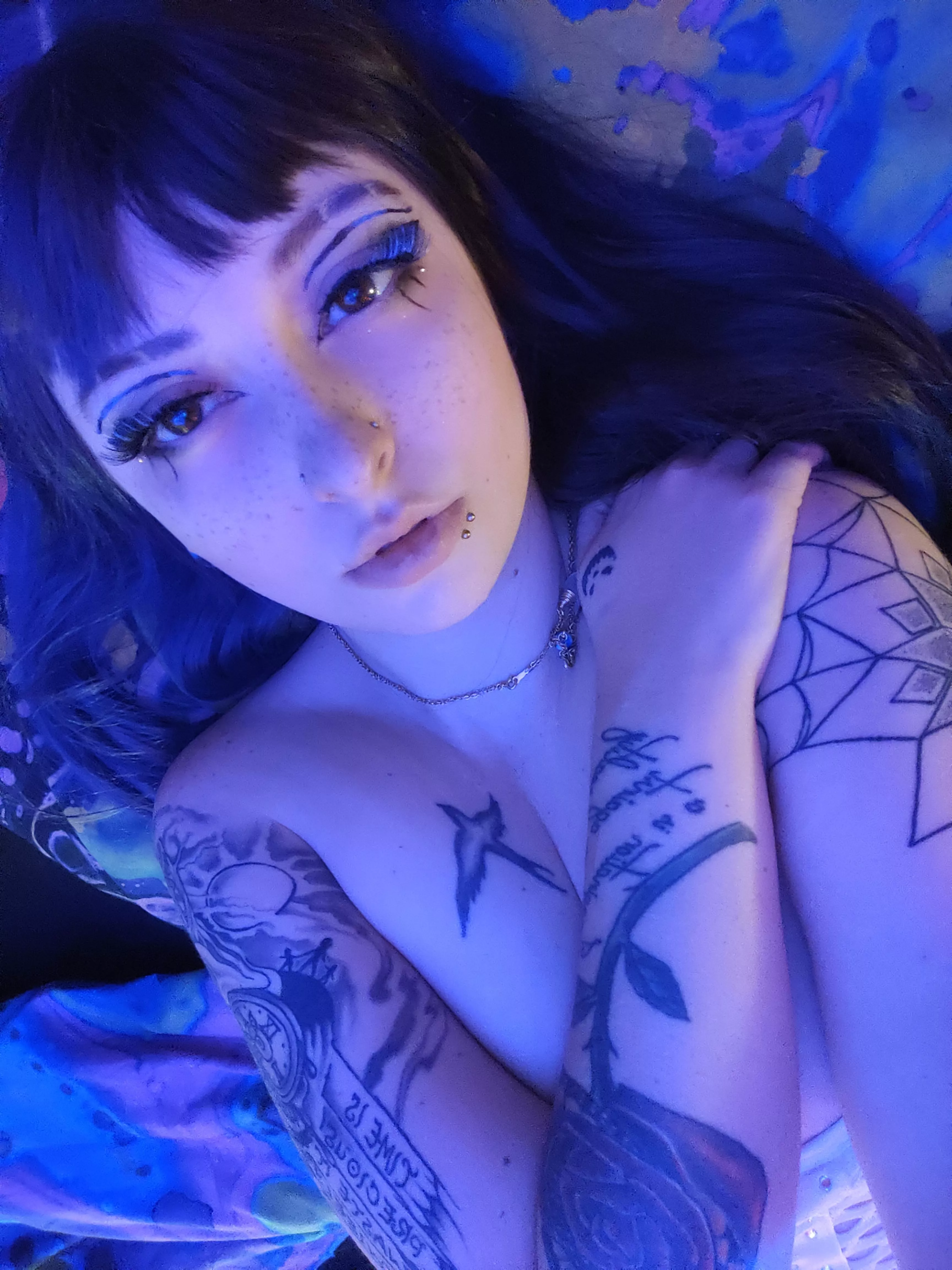 Oh no! My shirt fell down. Can I borrow yours? 😏