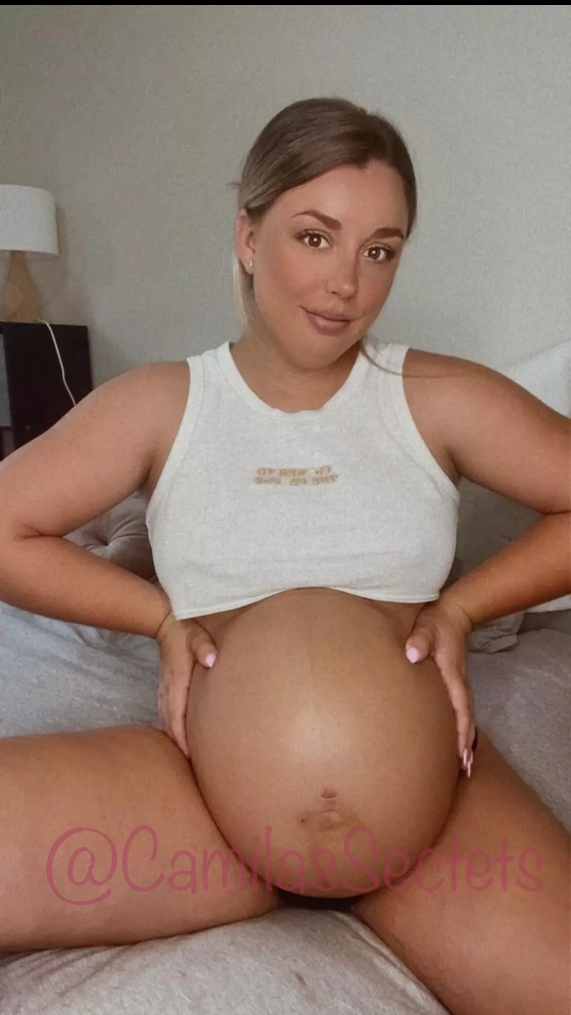 Oiled my big belly 💦