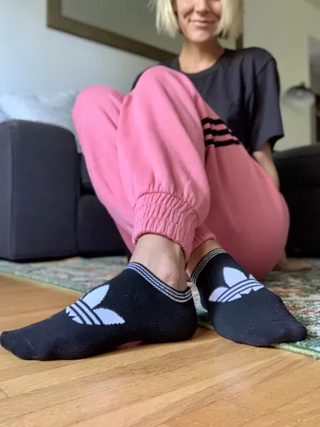 Okay 1 more in black adidas because Iโm obsessed. And this is me straight out of bed ๐คท๐ผโโ๏ธ๐ฅฑ