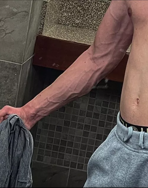 Old picture, veins popping tho