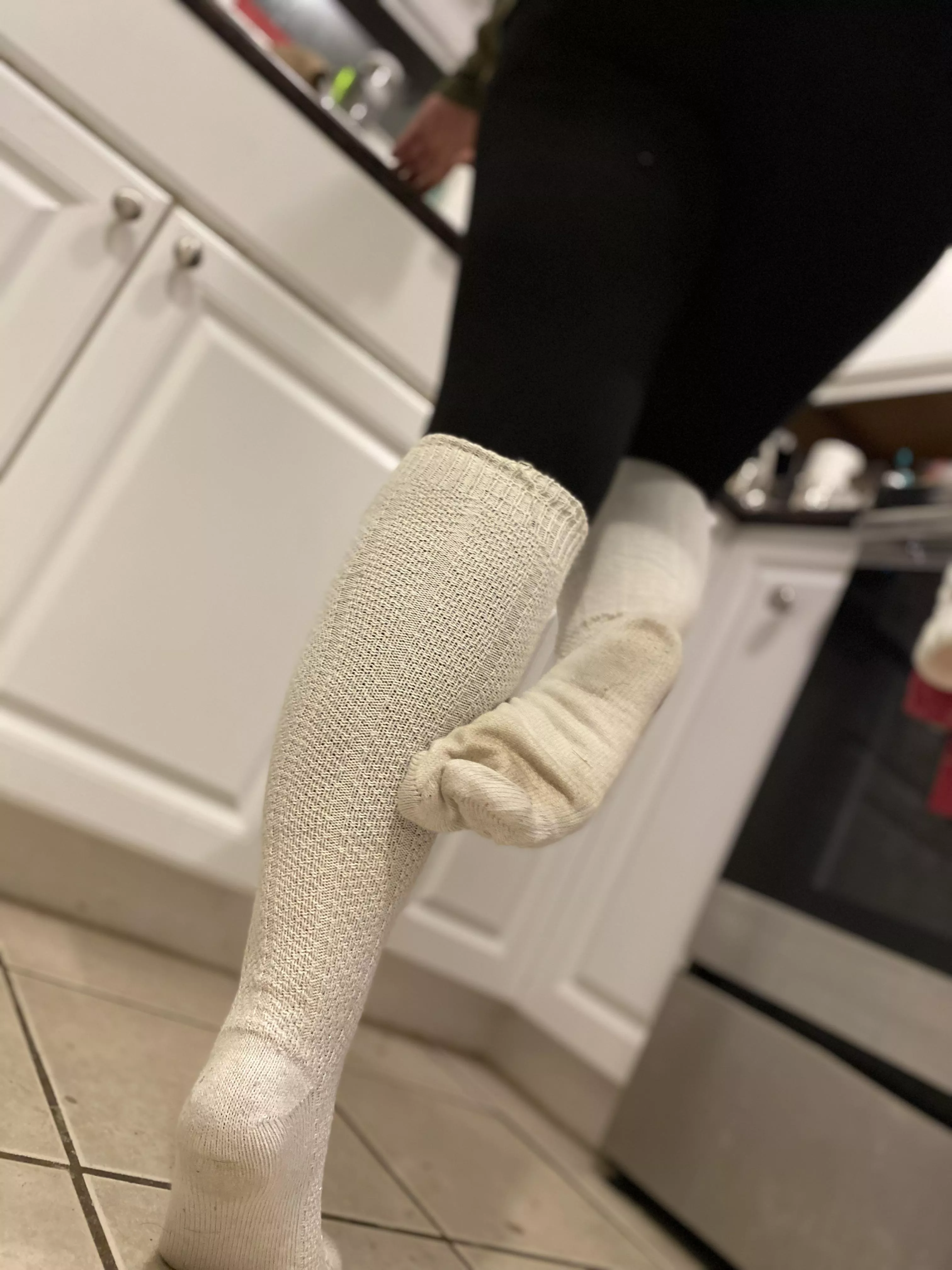 Oldies but goodies! And they keep my feet pretty warm 🤍