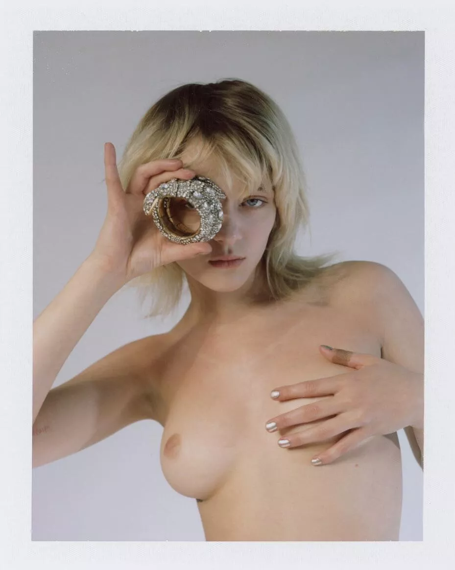 Olesya Ivanishcheva photographed by Nick Tsirogiannidis