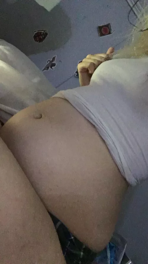 omg i love my big round belly😍