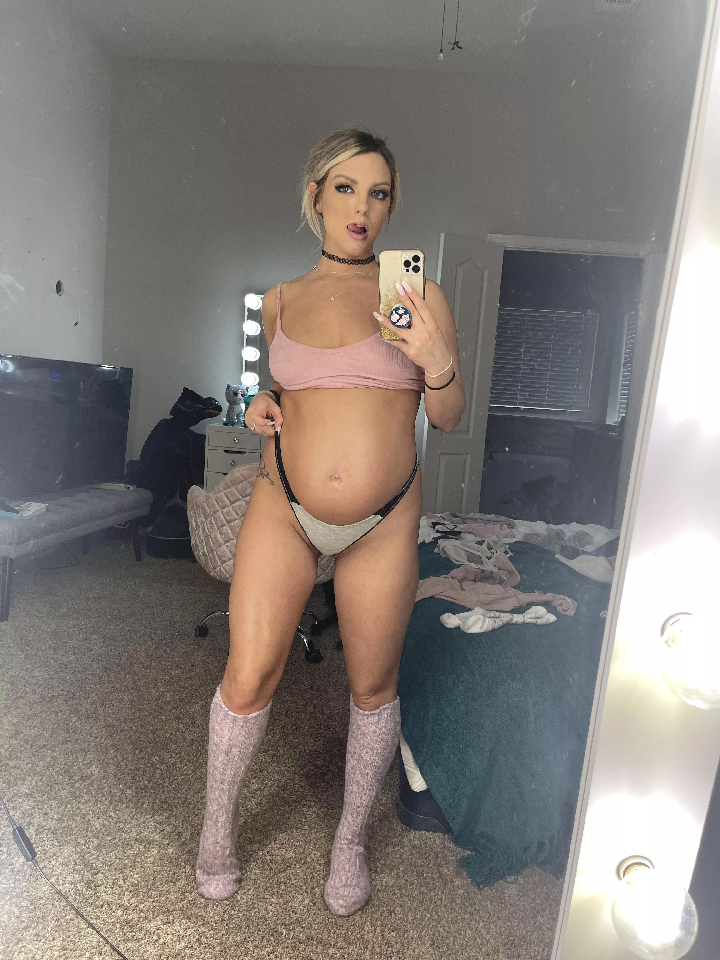 OMG I’m obsessed with these socks! How sexy are they! They are about to get wild in the bedroom with ALL my toys 😈 [f]