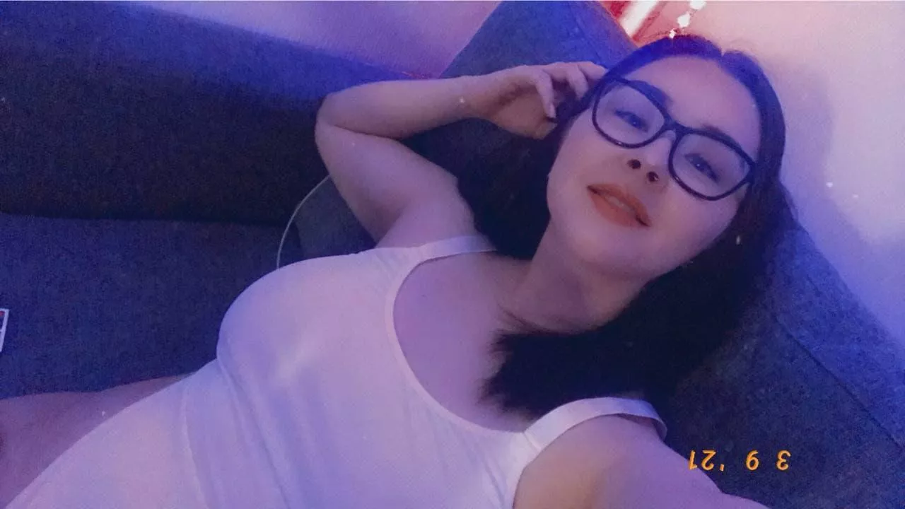 OMG i'm so horny and have amazing mood! Let's play! I'll be ur fav model :3