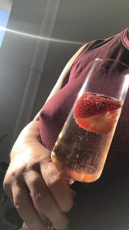 On my balcony…hey neighbours! 👋🏼