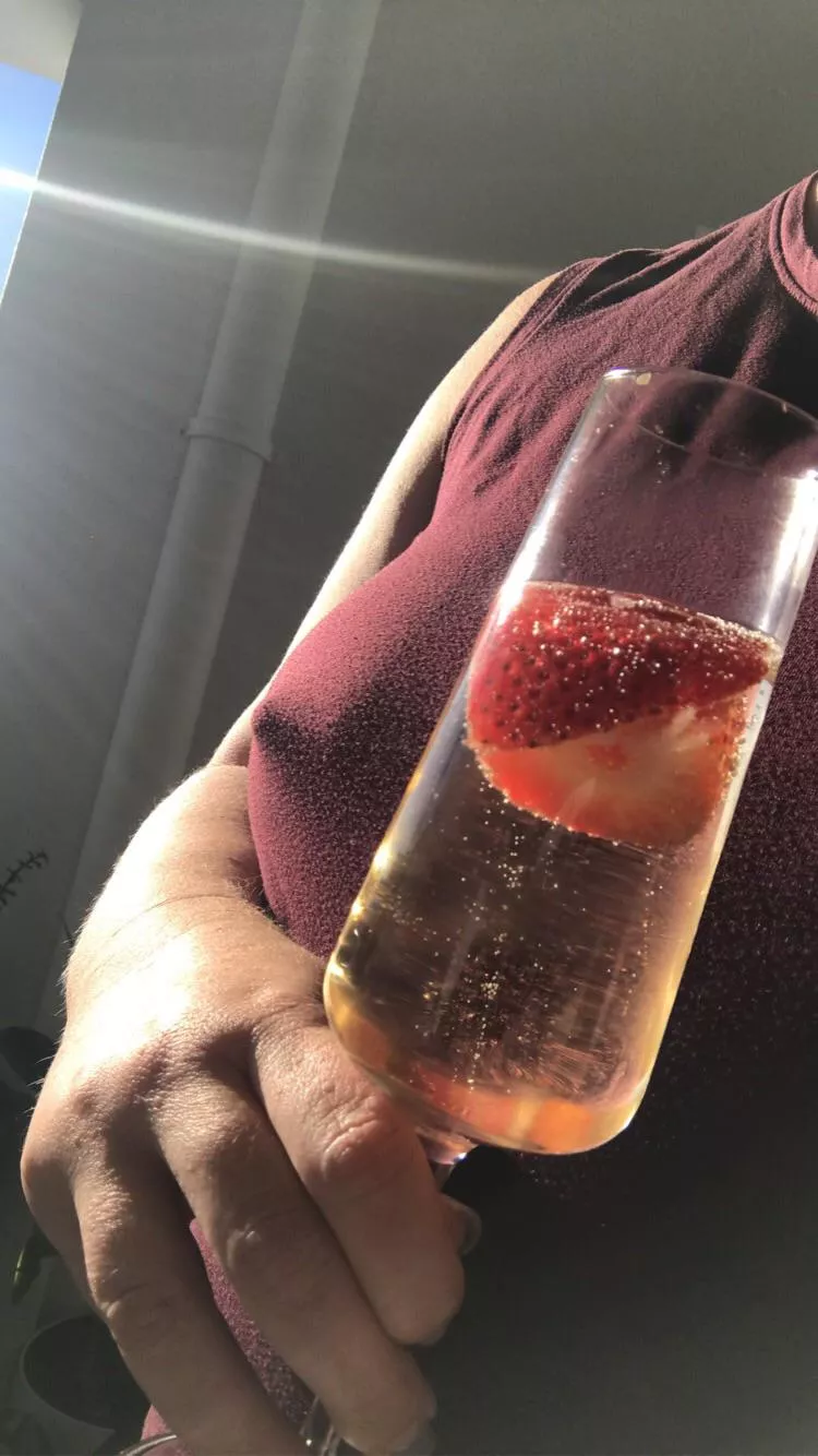 On my balcony…hey neighbours! 👋🏼