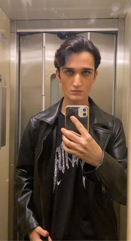 on the way to work π¨βπ»