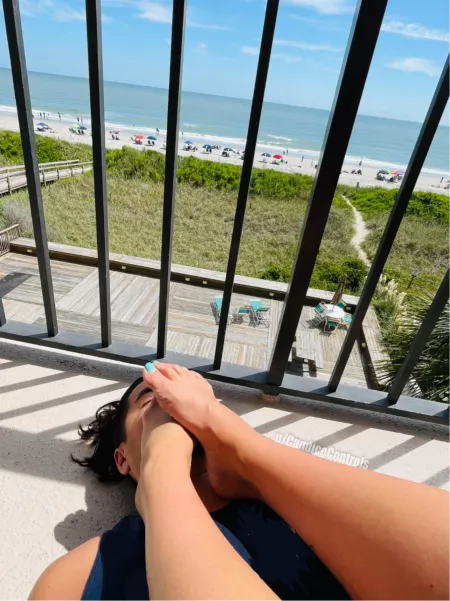 On vacation showing the beach how the hierarchy works ☀️💁🏻‍♀️