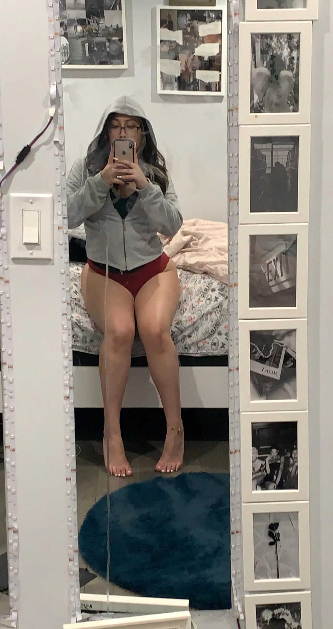 On your knees for me foot slave 👣